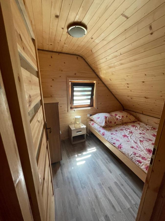 Готель Uweronci Устрики-Долішні Екстер'єр фото