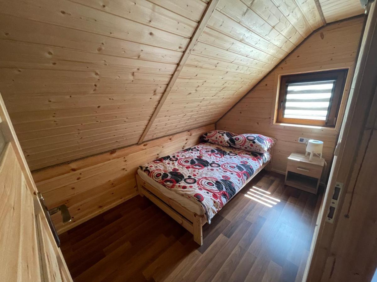 Готель Uweronci Устрики-Долішні Екстер'єр фото
